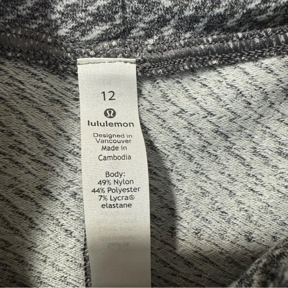 Lululemon Athletica Ready to Rulu Gray Patterned Turtleneck - Picture 2 of 5